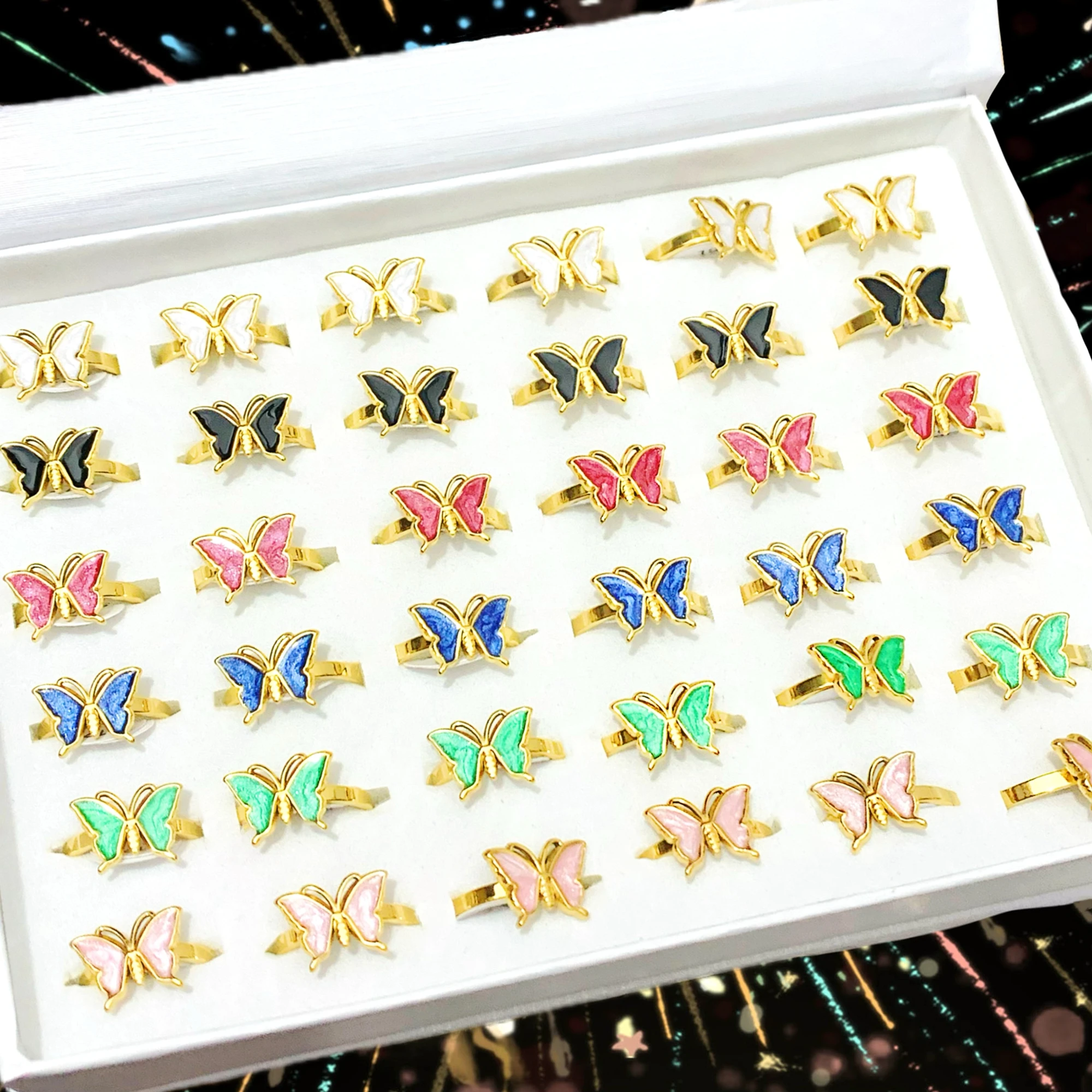 

36pcs Wholesale New Colorful Dropping Oil Butterfly Finger Rings Cute Beauty Women Teenage Gold Plated Wedding Bands Party Gifts