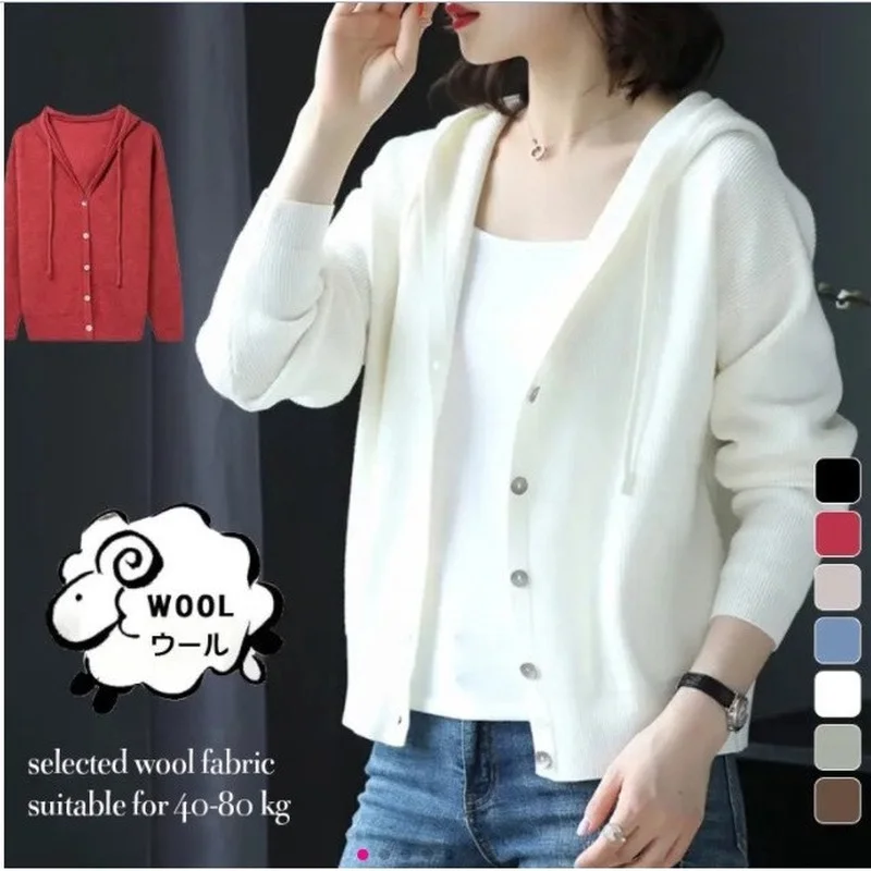 

Women's hooded knitted cardigan