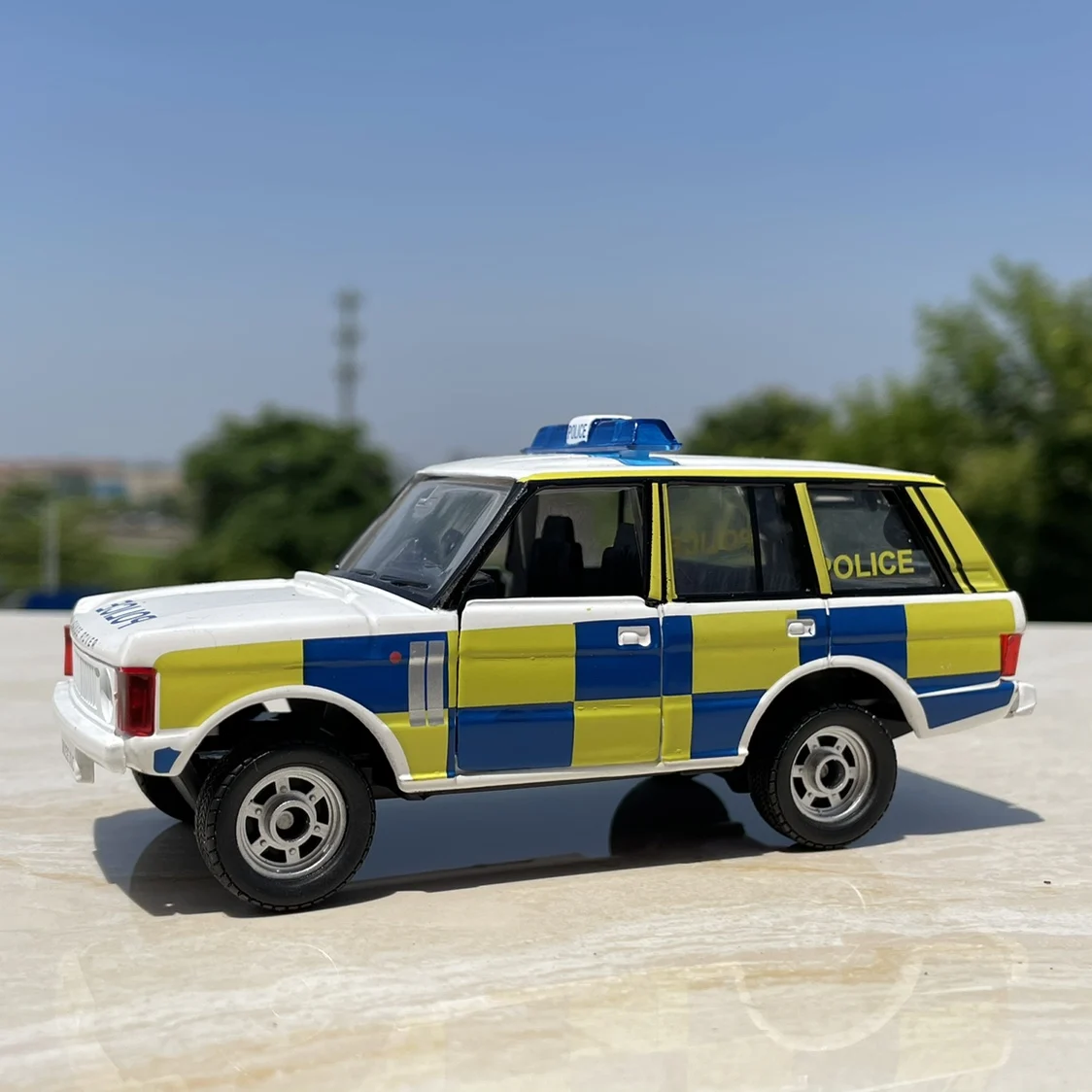 

1:36 Off-Road Model Alloy Policeman Car