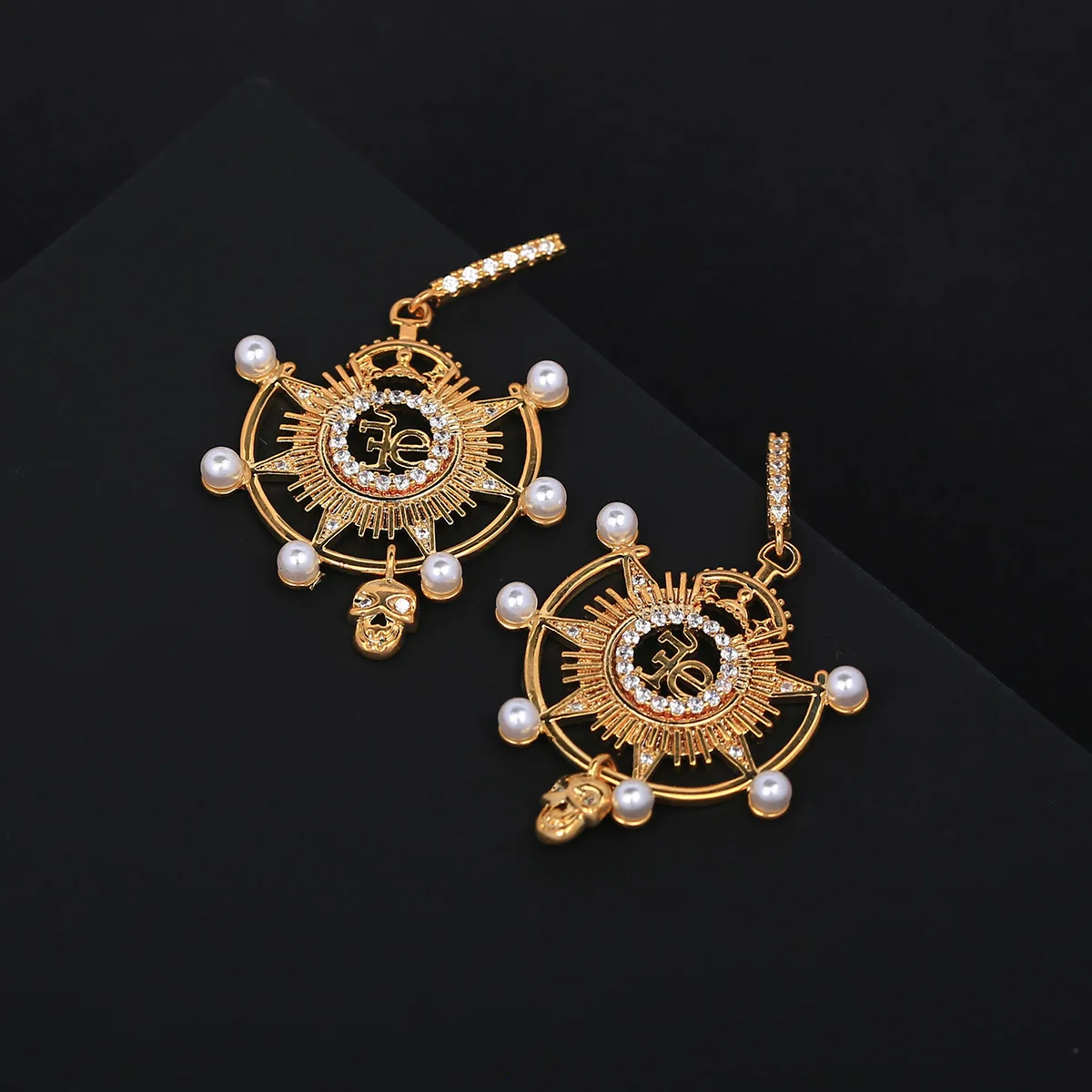 

Женские серьги-подвески в европейском стиле