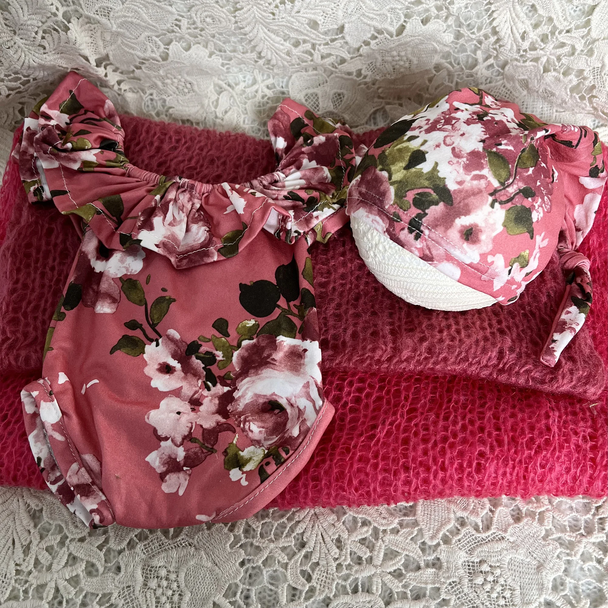 Комбинезон без рукавов с принтом для новорожденных и шляпой ткань искусственным