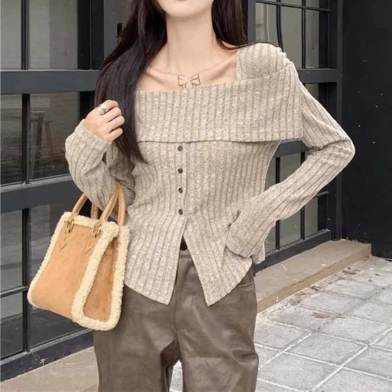 Женский трикотажный свитер с квадратным вырезом длинным рукавом