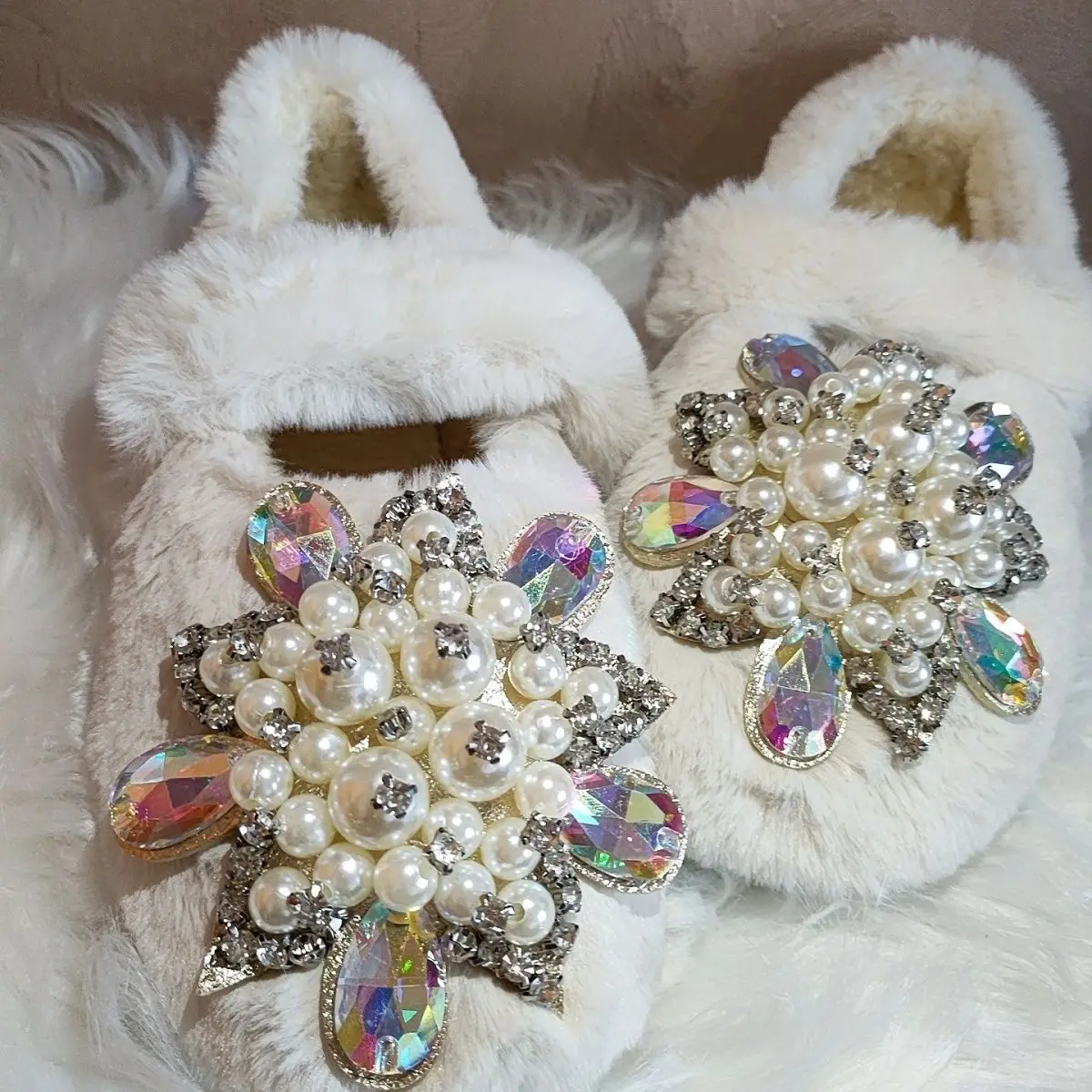 

Luxury womens crystal fur warm comfortable shoes solid color new fashion 2023 high quality soft womens slipper