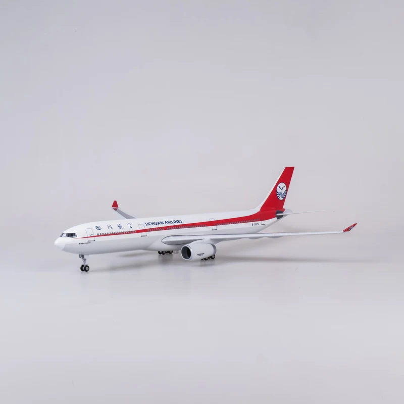 Модель самолета из полимерного материала A330 для пассажирских летательных