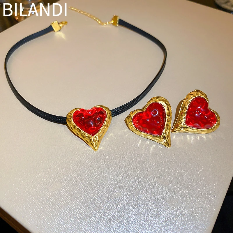 

Bilandi Fashion Jewelry Sets Red Heart Earrings Hot Sale Elegant Temperament Black PU Choker Necklace Earrings For Women Gift