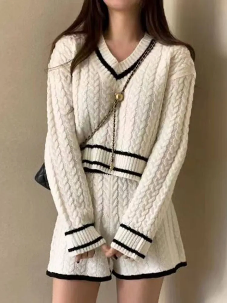 

Korea Fashion 2023 Autumn/Winter Women's V-Neck Sweater Knit Versatile Shorts Set Long Sleeve Loose Knitted Pullover And Shorts
