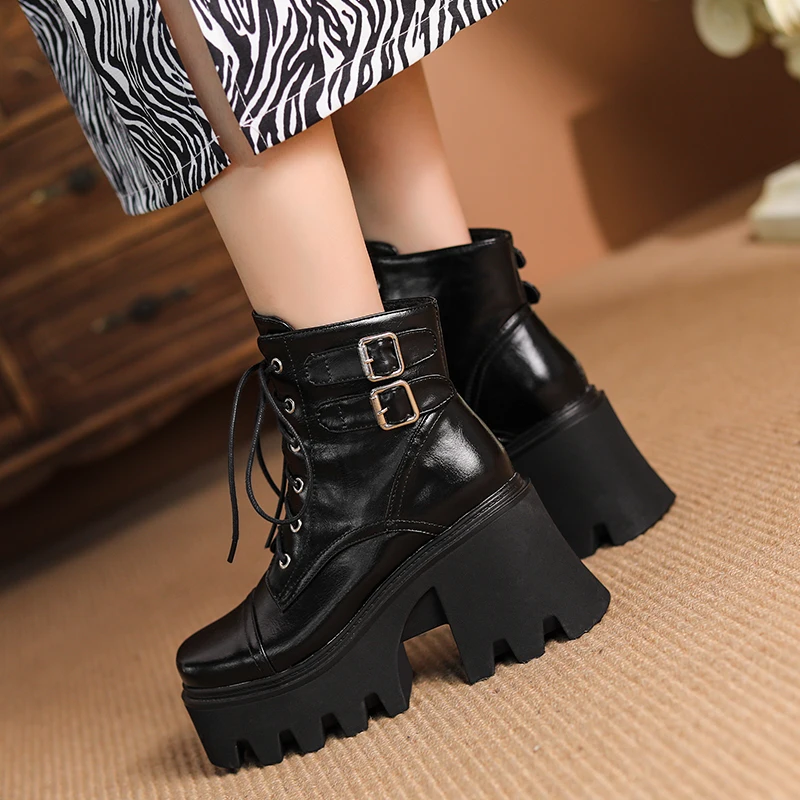 Ботинки двухрядные на высокой платформе металлическая пряжка квадратный носок