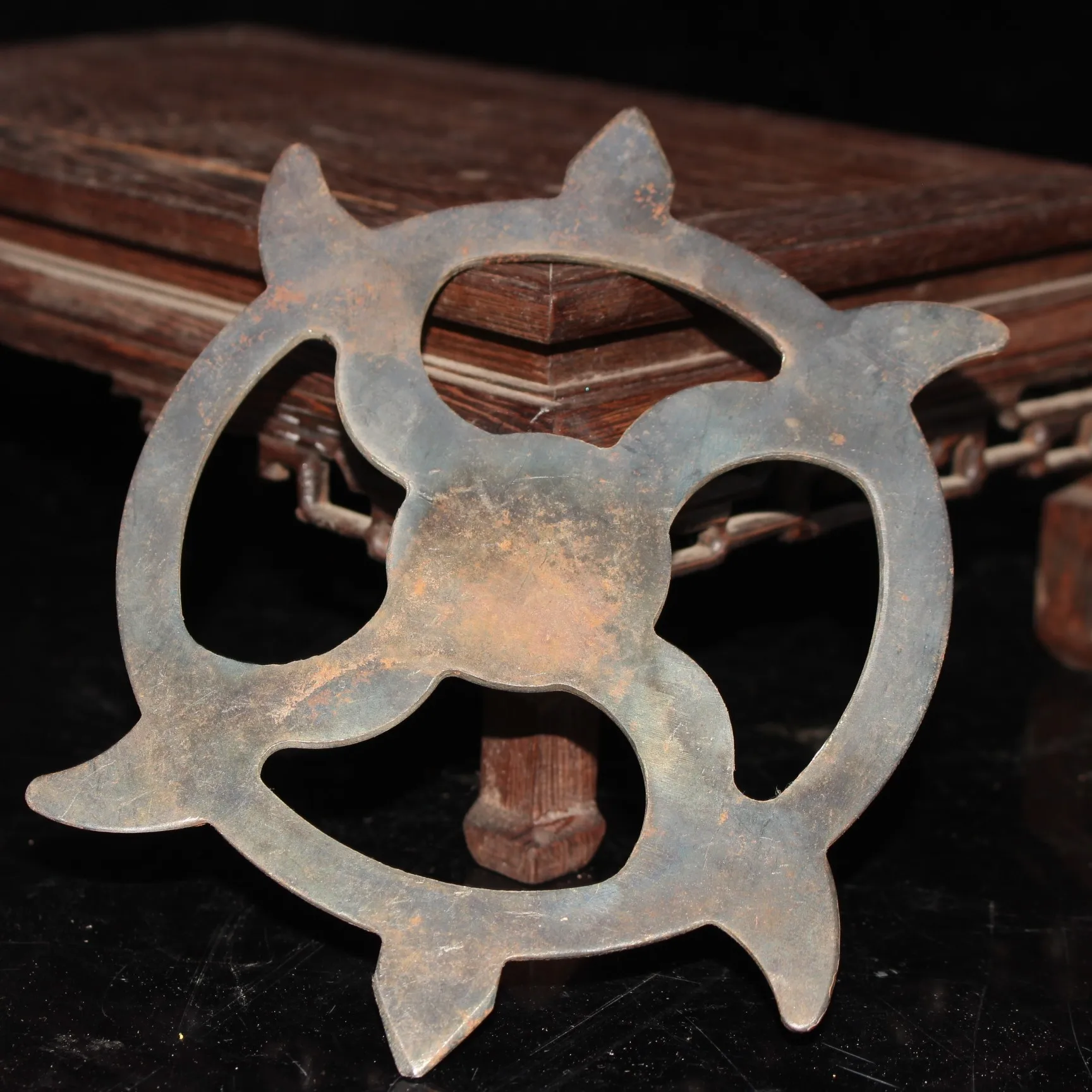 

Exquisite antique iron darts ornaments