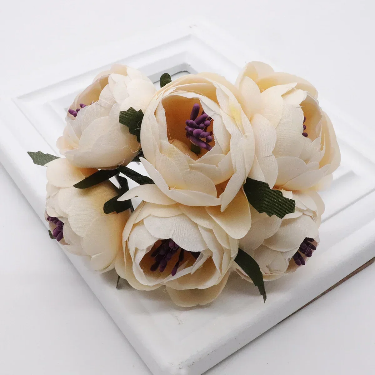 

Искусственные розы шелковые 6 шт.