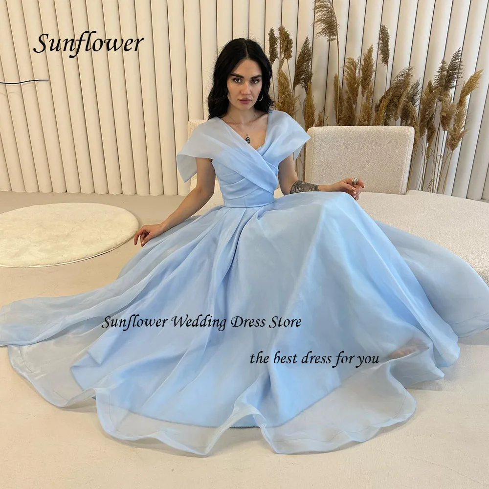 

Платье вечернее с открытыми плечами, V-образным вырезом и юбкой в пол