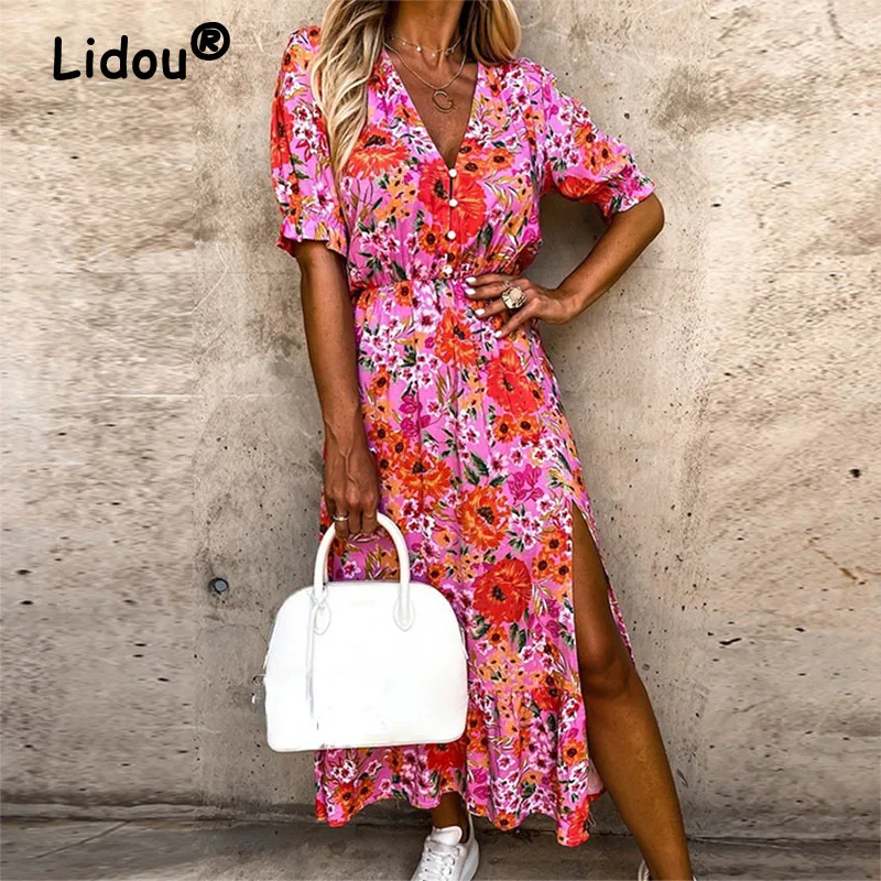 

Женское вечернее платье миди с глубоким V-образным вырезом и цветочным принтом