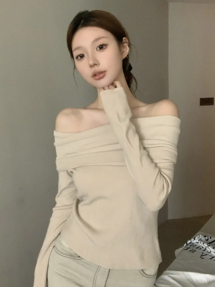 Женская трикотажная рубашка с открытыми плечами и длинным рукавом