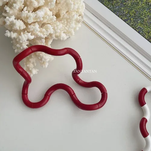 

Мини пластиковое абстрактное кольцо Mobius