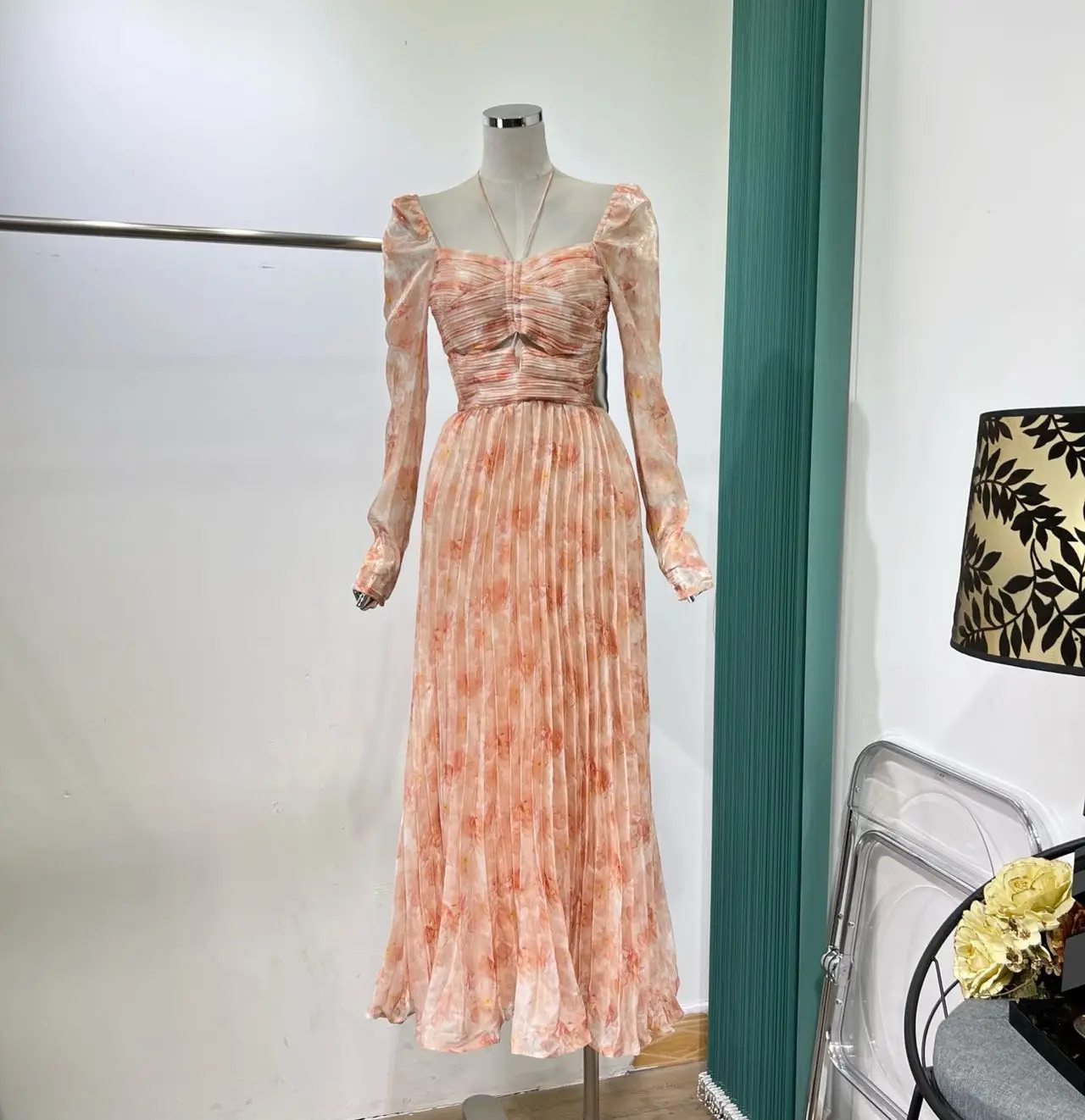

Spring women's French Temperament elegant retro light familiar style square neck dress long sleeves floral pleated beautiful bac