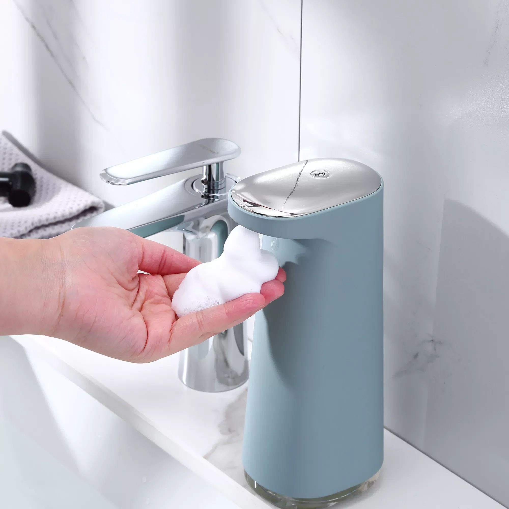 

dispenser Automatic USB Rechargeable Foaming Touchless Hand Free Portable Foam Liquid soap dispenser for Bathroom KitchenAu