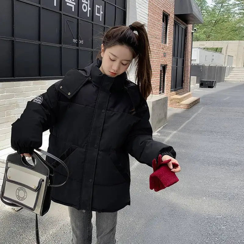 2022 New Black and White Contrast Cotton Coat for Women Winter Loose Thick Short Cotton Coat for Women