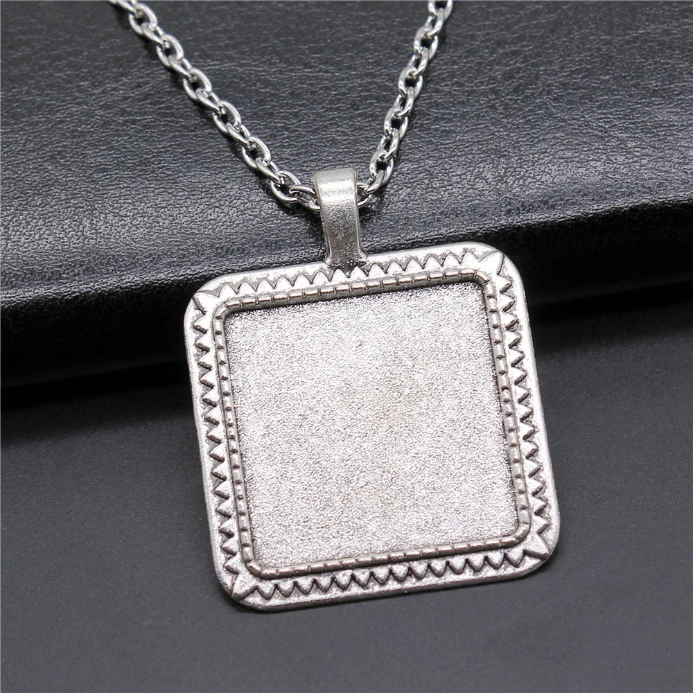 

Цепочка с подвеской-кабошоном в античном стиле Размером 25 мм