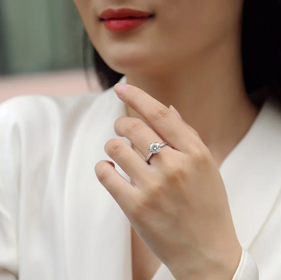 Роскошное кольцо из белого золота 100% пробы 18 К со сверкающими бриллиантами