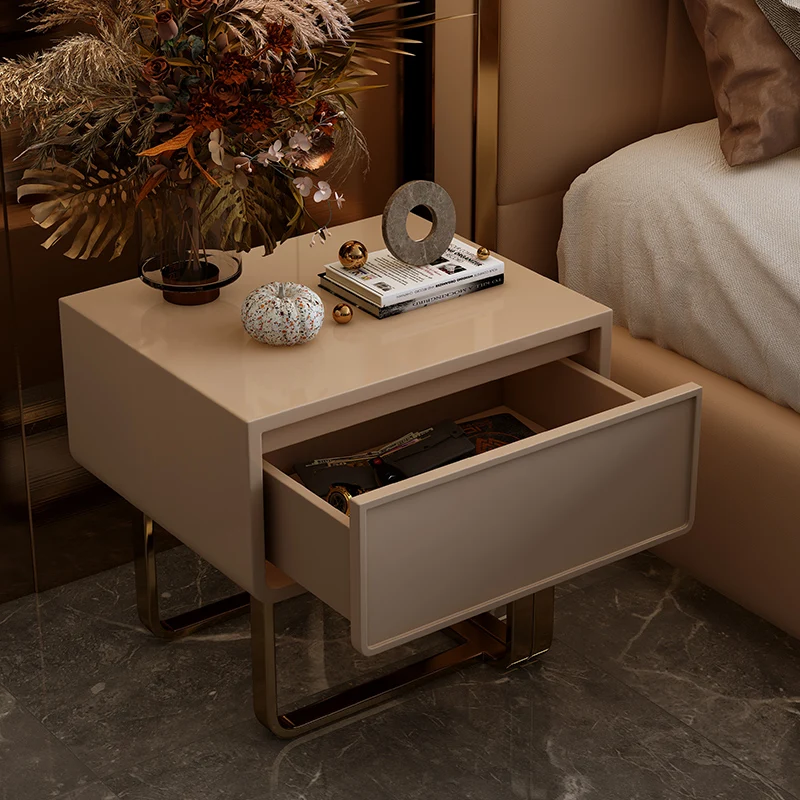 Рисунок 5 - Кожаная прикроватная кровать из толстой кожи