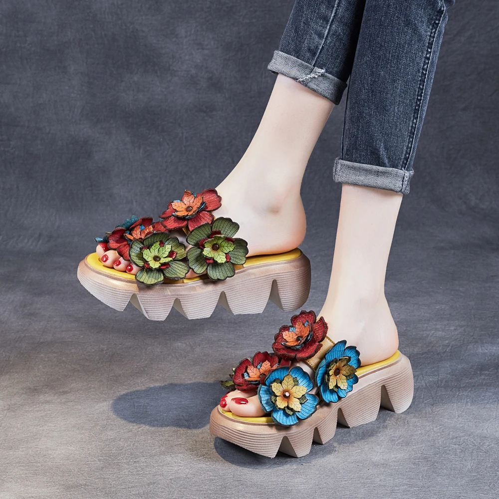 Женские босоножки из натуральной кожисабо с цветами на платформекожаная обувь