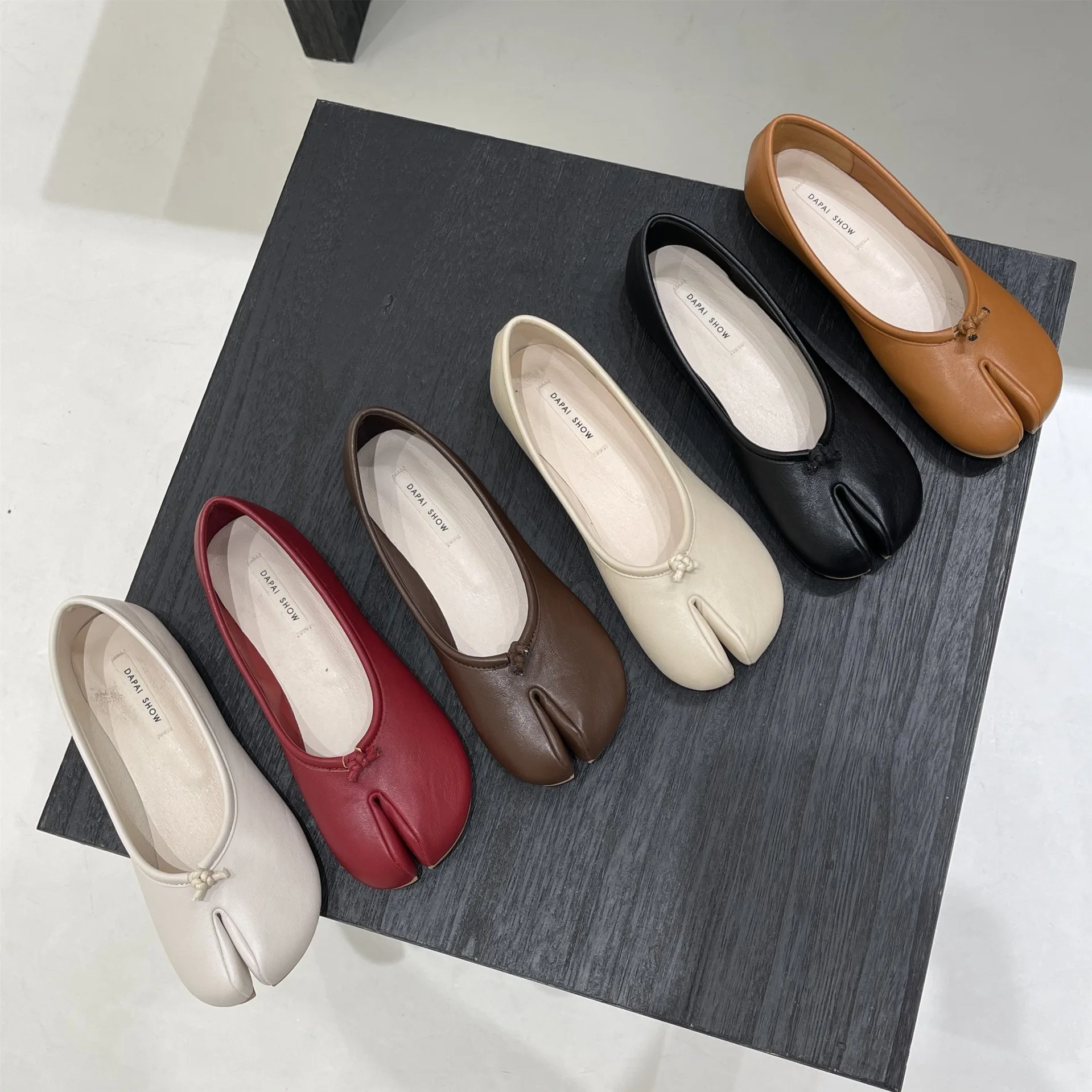 

FAFA Horseshoe Split-toed Pig's Hoof Shoes Single Shoes Women's New Flat Grandma Shoes Soft Bottom Slip-on Peas Shoes
