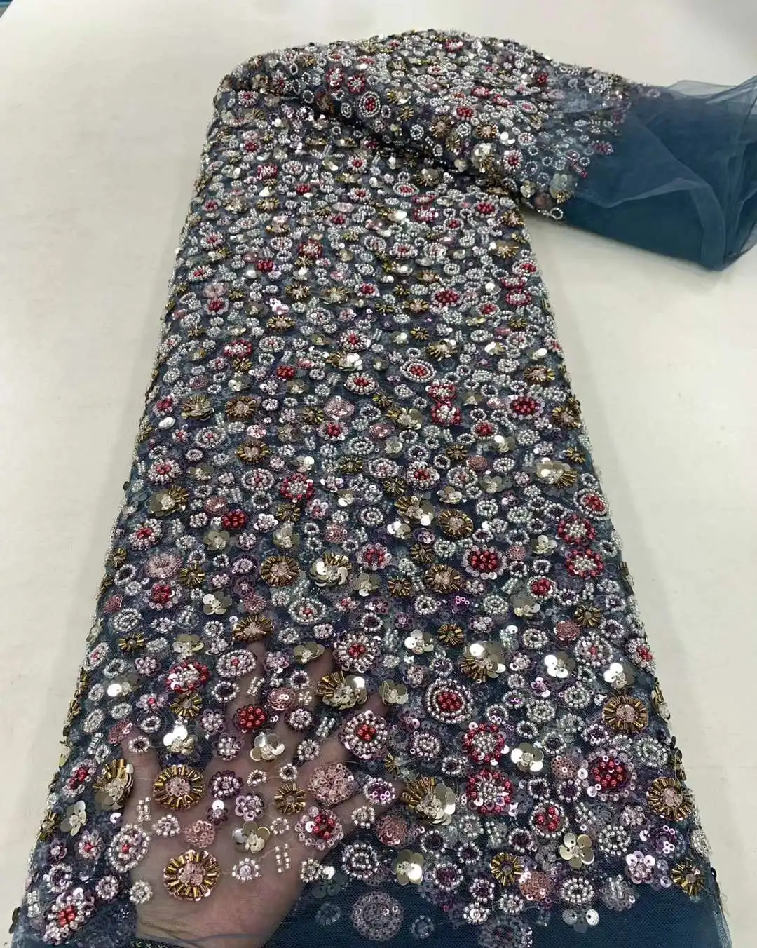 Кружевная ткань с блестками