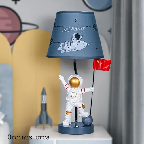 Детская комнатная лампа космонавт настольная для мальчика спальня космический