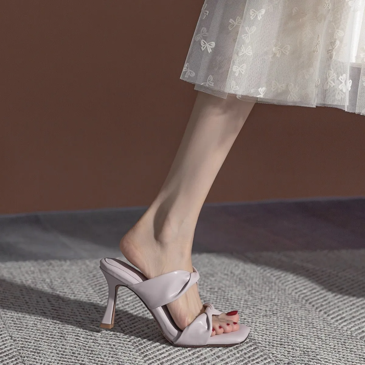 Женские сандалии на высоком каблуке с квадратным каблуком французские шлепанцы