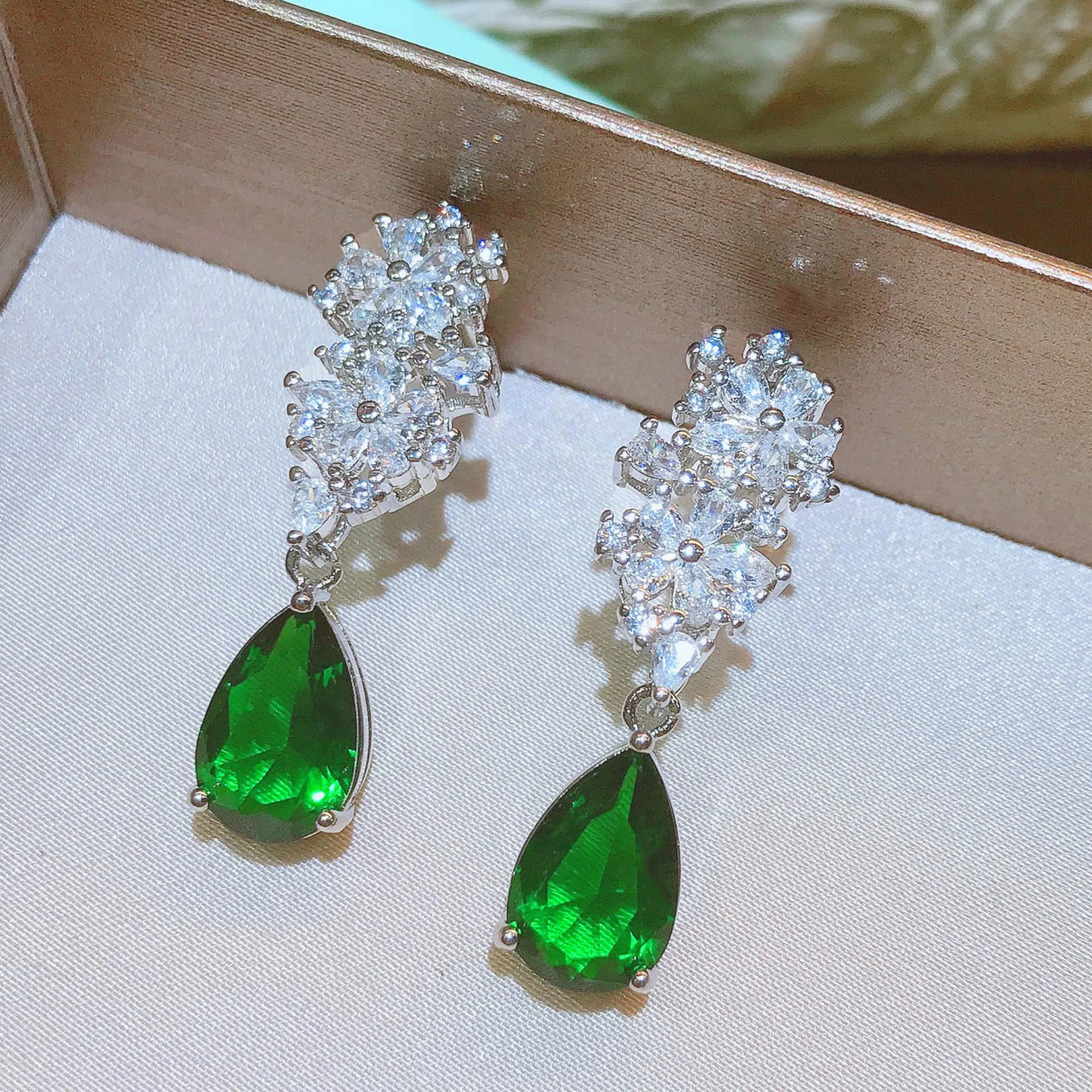 

New Product Original Green Diamond Water Drop Earrings Female Hollow Out High Carbon Diamond Flower Stud Earrings Luxury Jewelry