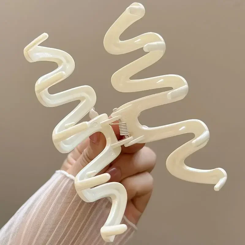 Модная красочная желейная волнистая заколка для волос с когтями женщин и девочек