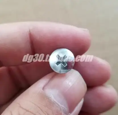 Винт OUTLANDER LANCER ASX L200 крышка для солнцезащитного козырька MF205654