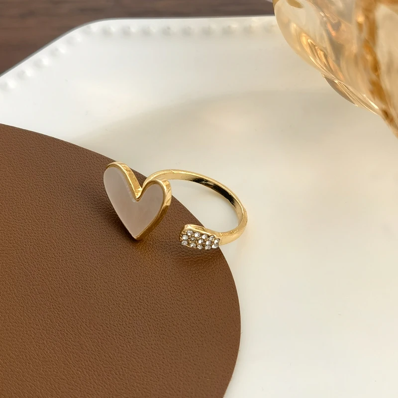 

Sweet Jewelry Resin Heart Ring 2022 New Trend High Quality Shiny Crystal Sweet Temperament Finger Ring For Women Party Gifts