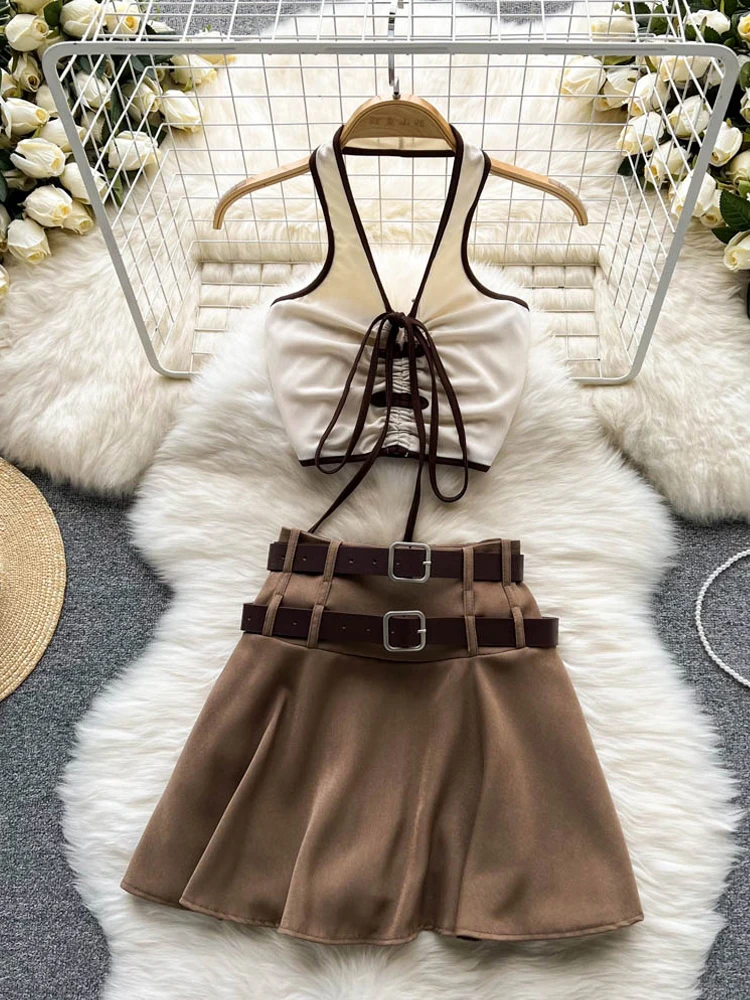 

YuooMuoo Instagram модные комплекты из двух частей женские сексуальные с открытой спиной Холтер с рюшами на шнуровке Короткие топы и мини-юбки с высокой талией с поясом