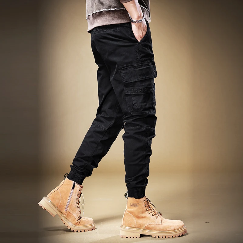 Рисунок 4 - Джинсы-карго мужские с множеством карманов