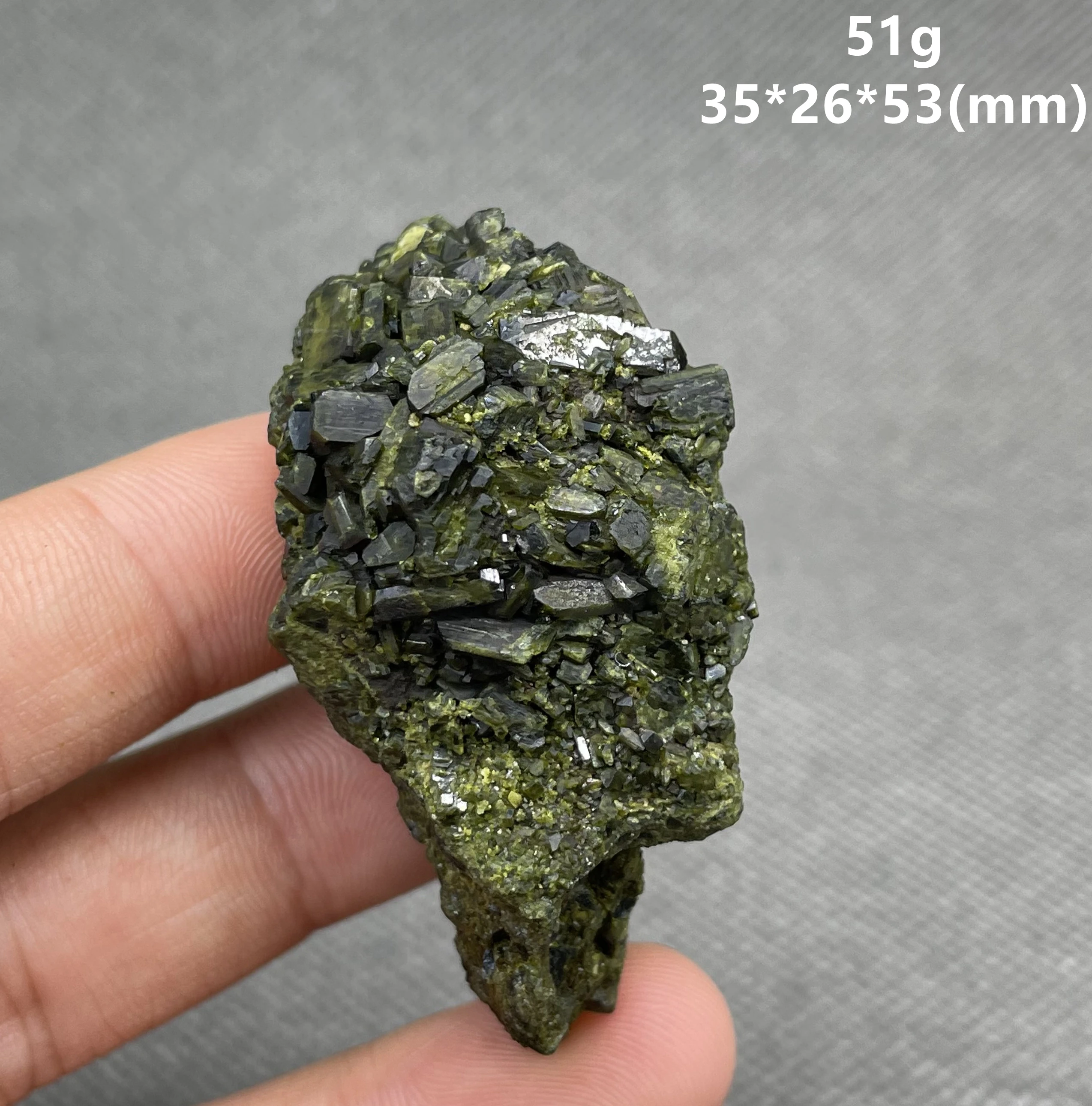 

Образцы минералов зелёного турмалина QIANCHUAN