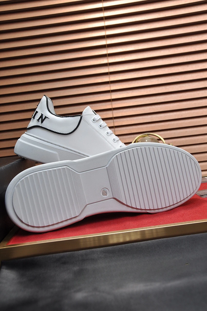 Рисунок 6 - Мужские спортивные кроссовки с черепом