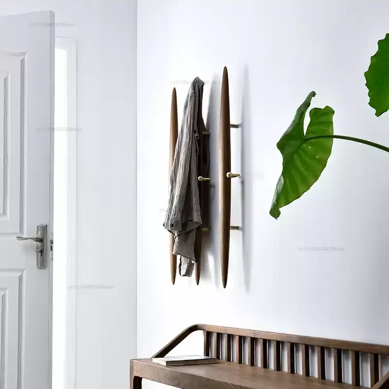 Фото Настенная вешалка для одежды в скандинавском стиле Simplicity Luxury, винтажная вешалка-стойка из массива черного ореха, для спальни, для одежды и головных уборов, в японском стиле, для дома №1