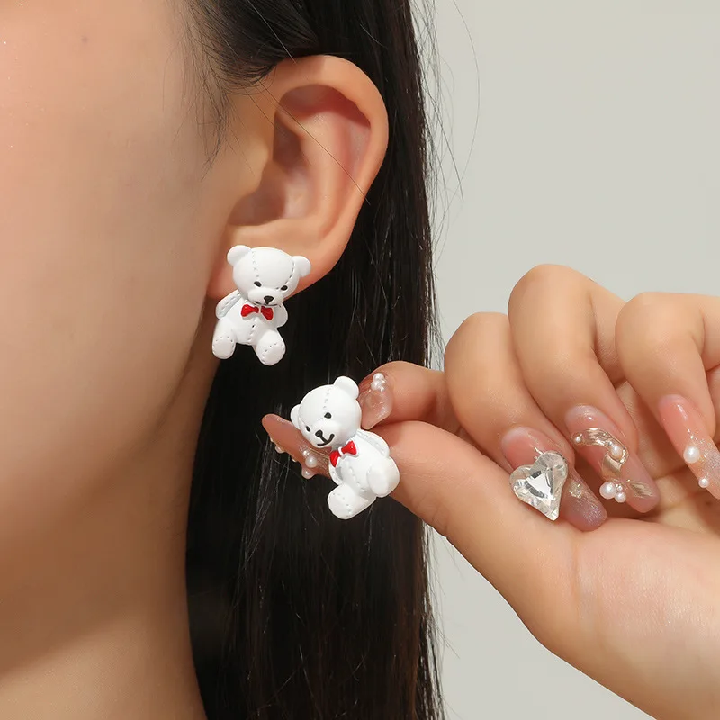

Korean cute cartoon bear earrings simple sweet temperament elegant metal paint girl heart accessories