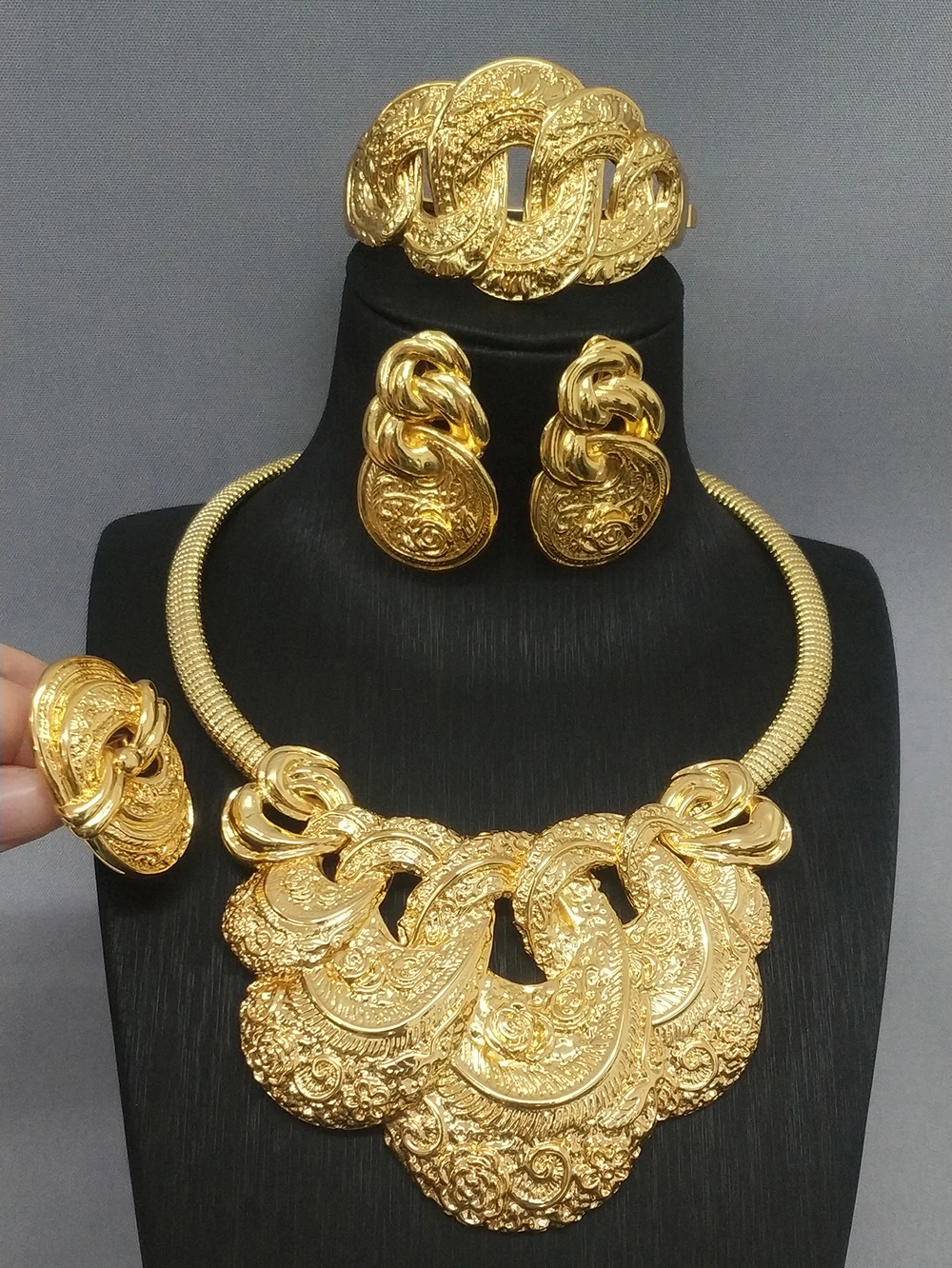 New Design Dubai Gold Color Jewelry For Women Dubai Fashion Necklace Earrings Ring Bracelet Set Bride Wedding Party Gift