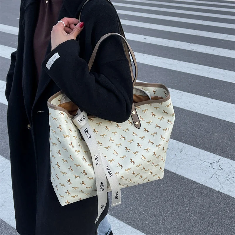 

Japan and South Korea simple PU leather large capacity temperament bag female student class Tote Bag advanced feeling versatile