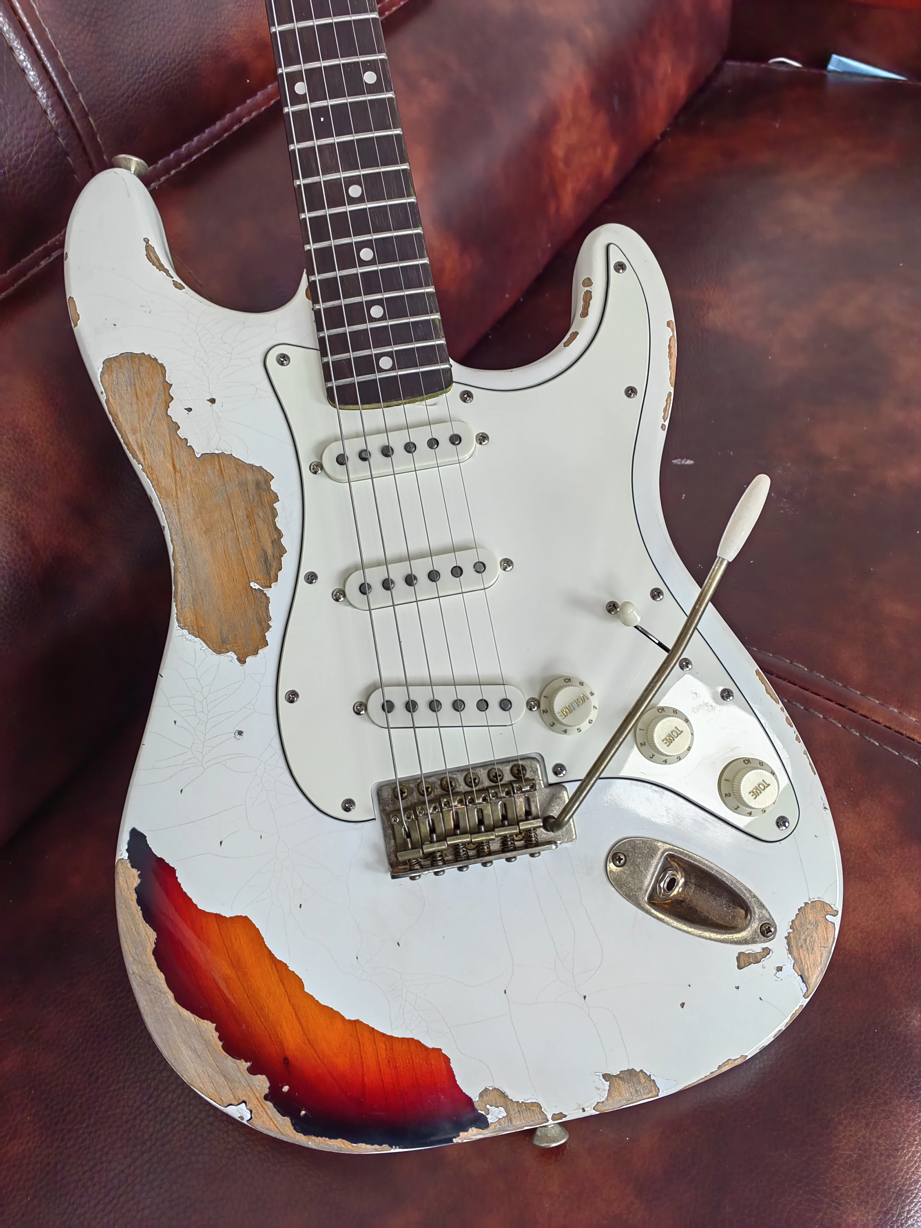 ZLG тяжелая винтажная электрогитара в стиле нитролака с затемненным кленовым грифом, с белым телом из ольхи с обжигом, звукоснимателем 60-х годов.