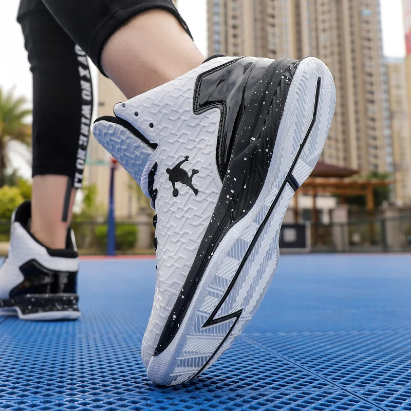 Men's Breathable Basketball Shoes Fashion Non-slip Combat Sports Shoes Shock Absorption Student Training Sports Shoes