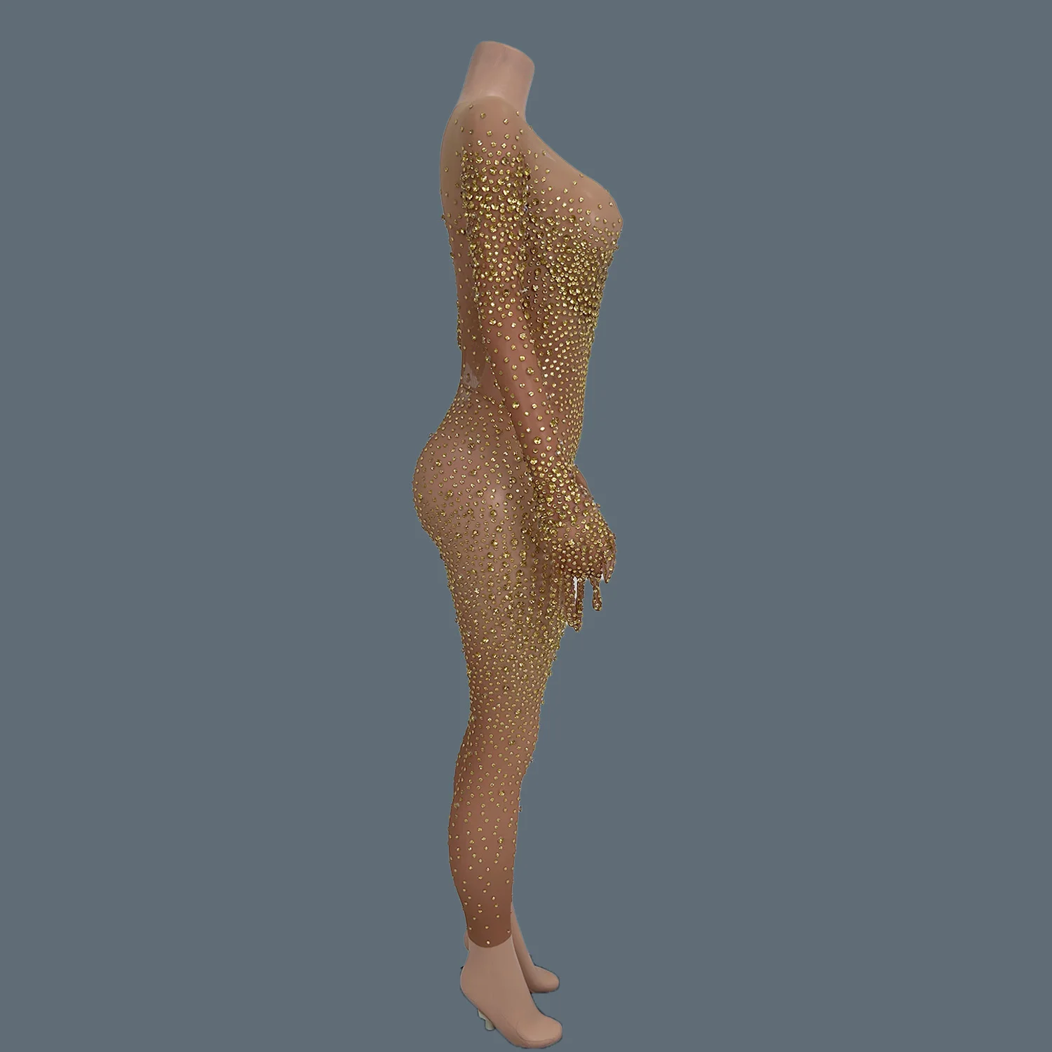 Блестящий комбинезон со стразами
