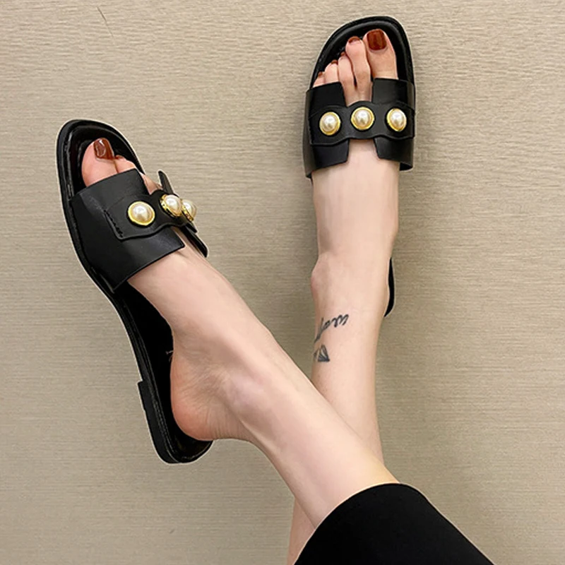 Fashion Pearl Women's Shoes Flat-soled Comfortable Outer Wear One-word Slippers Light And Breathable Outer Wear Beach Sandals