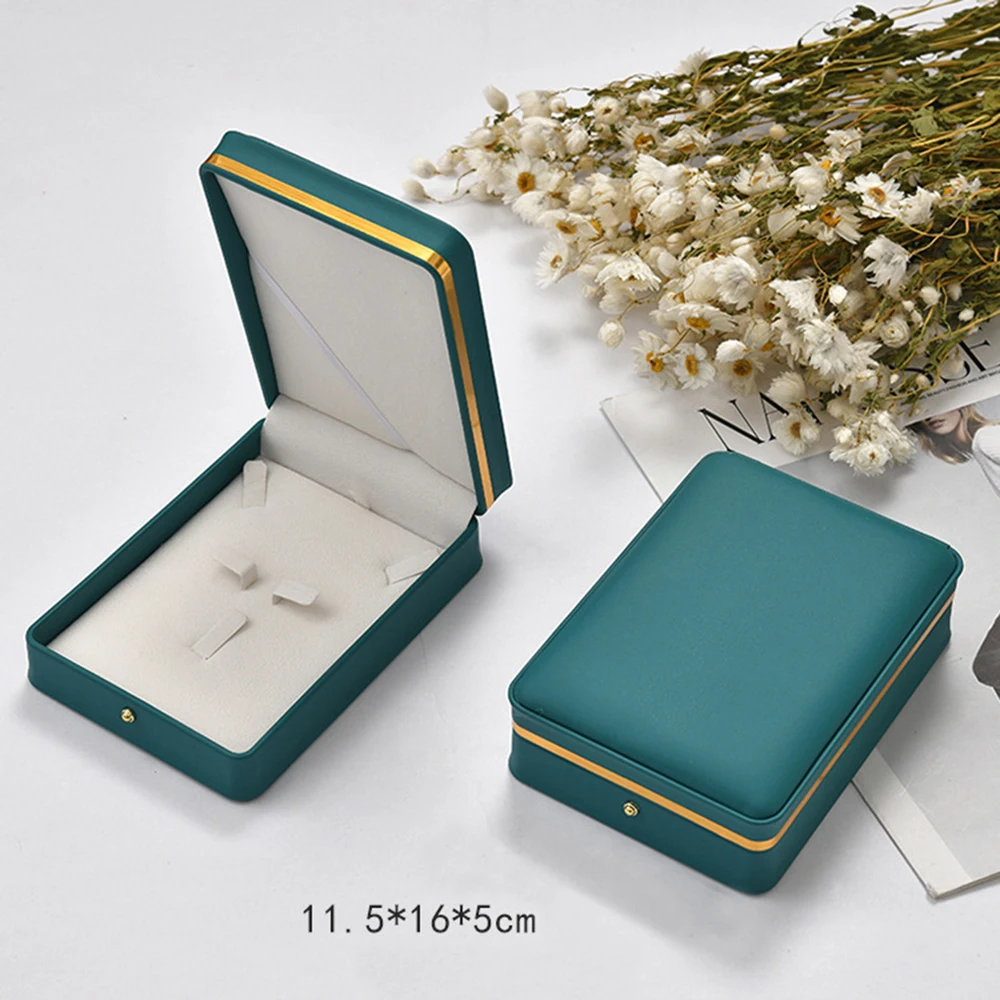 Рисунок 4 - Квадратная коробка из искусственной кожи для колец