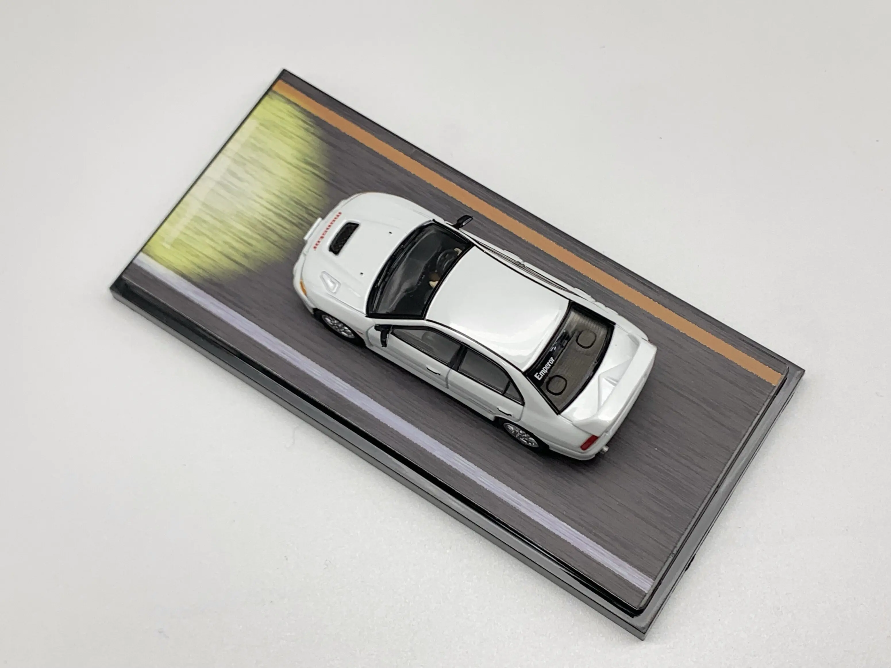 Фото Модель автомобиля Diecast Hobby Japan Mitsubishi EVO 4 белого цвета, масштаб 1:64, из сплава №2