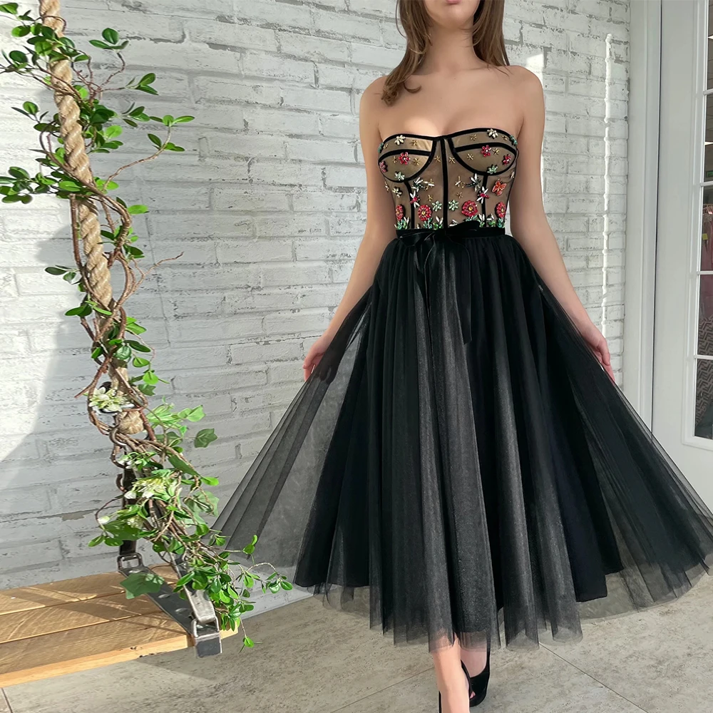

Weilinsha Charming Black A-Line Evening Dress Tea Length Sexy Strapless Lace Flowers Sleeveless Short Prom Dress Robe De Soirée