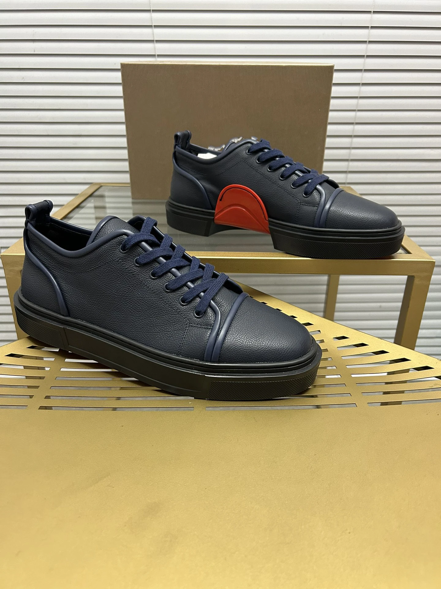 

SHOES RED BOTTOM Casual board shoes for male female cowhide leather upper patent leather sheepskin women 35-40 men38-46 079