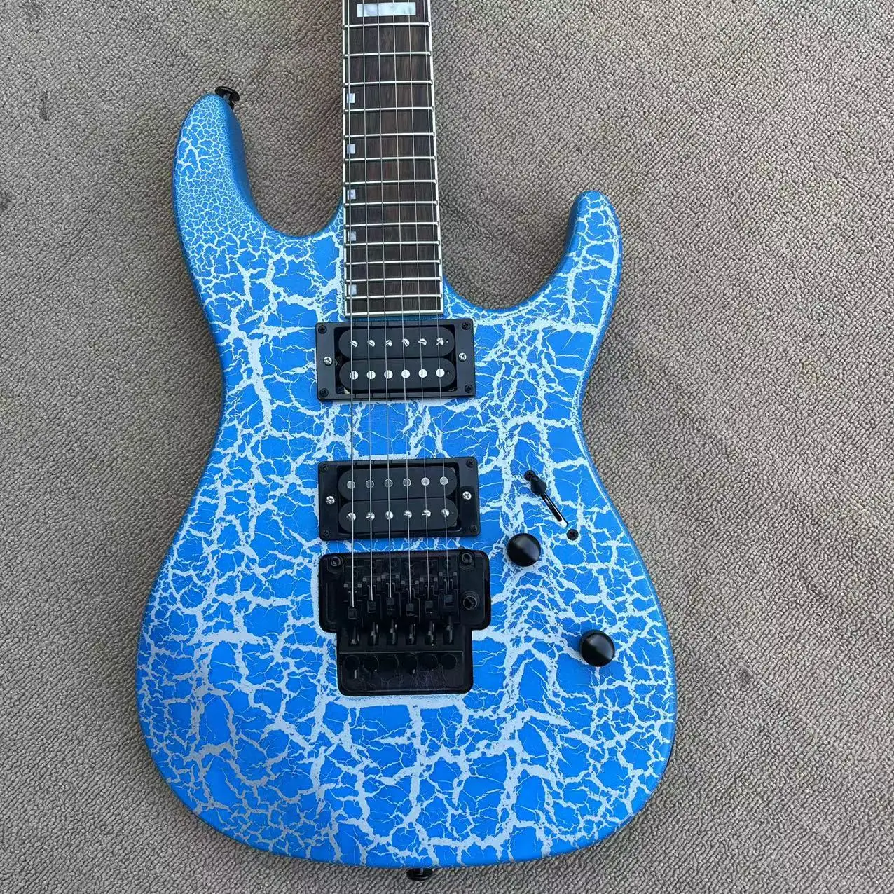 

Взрывобезопасная интегрированная электрическая гитара, синий корпус, белый взрыв, двойной открытый картридж, двойная поворотная пластина аккорда, 2 громкости wren