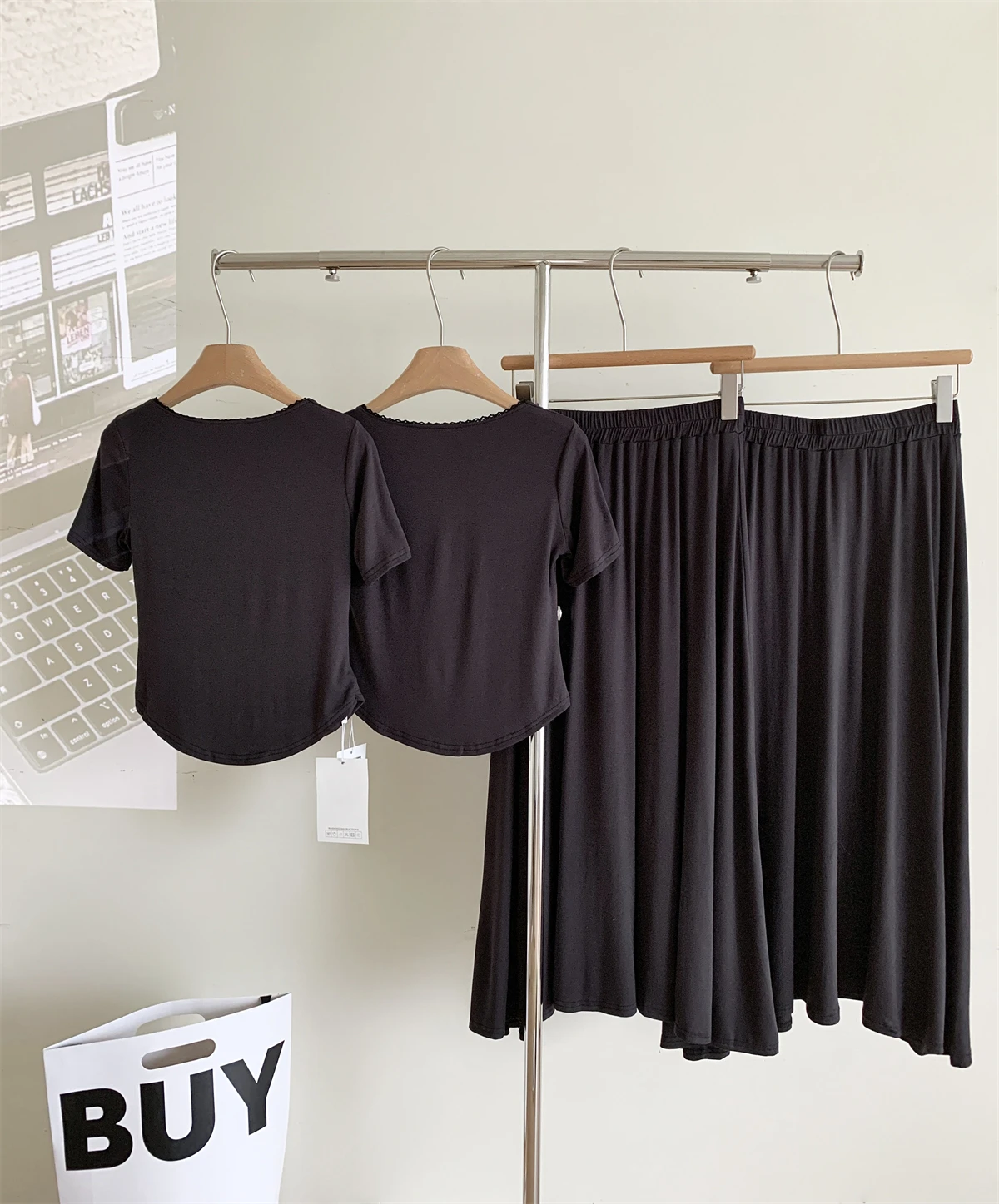 Женский Повседневный комплект из 2 предметов черная футболка с коротким рукавом